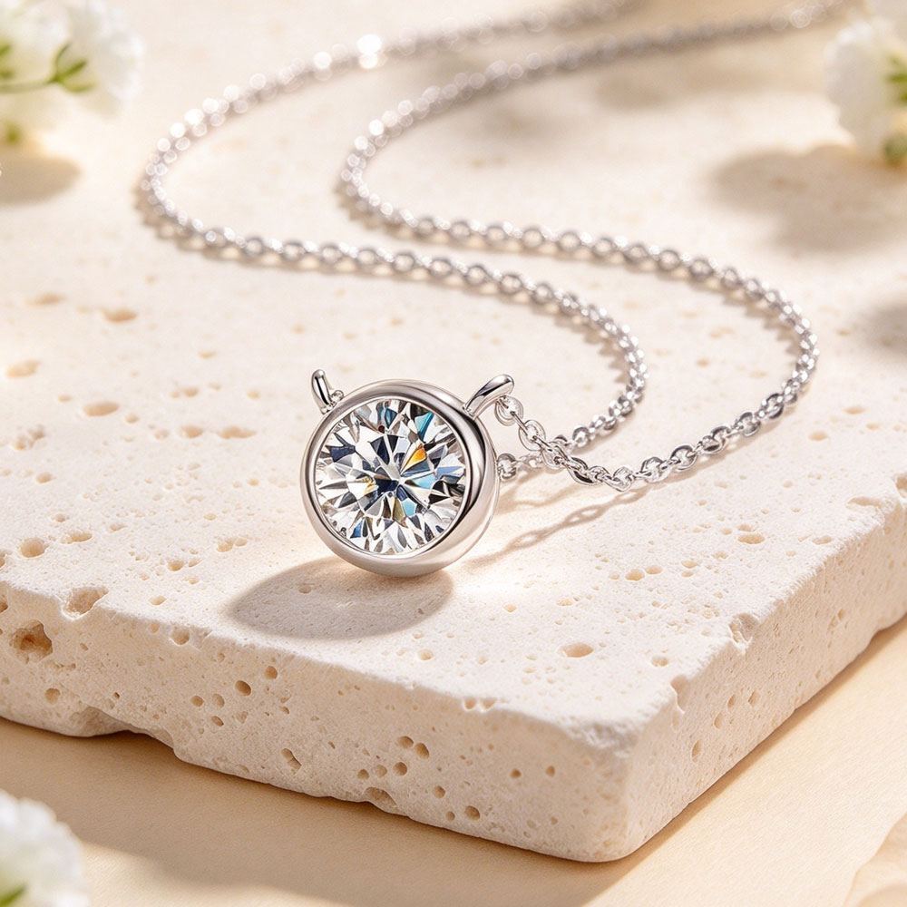 LinkerLove 1ct Moissanite Neck - Bezels Set Pendant recension och pris